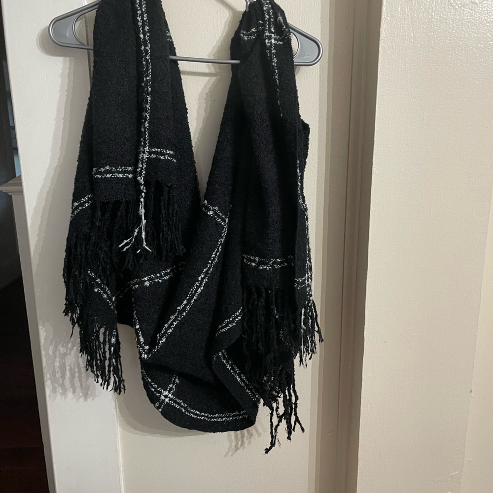 Mudpie fringed poncho wrap black and white